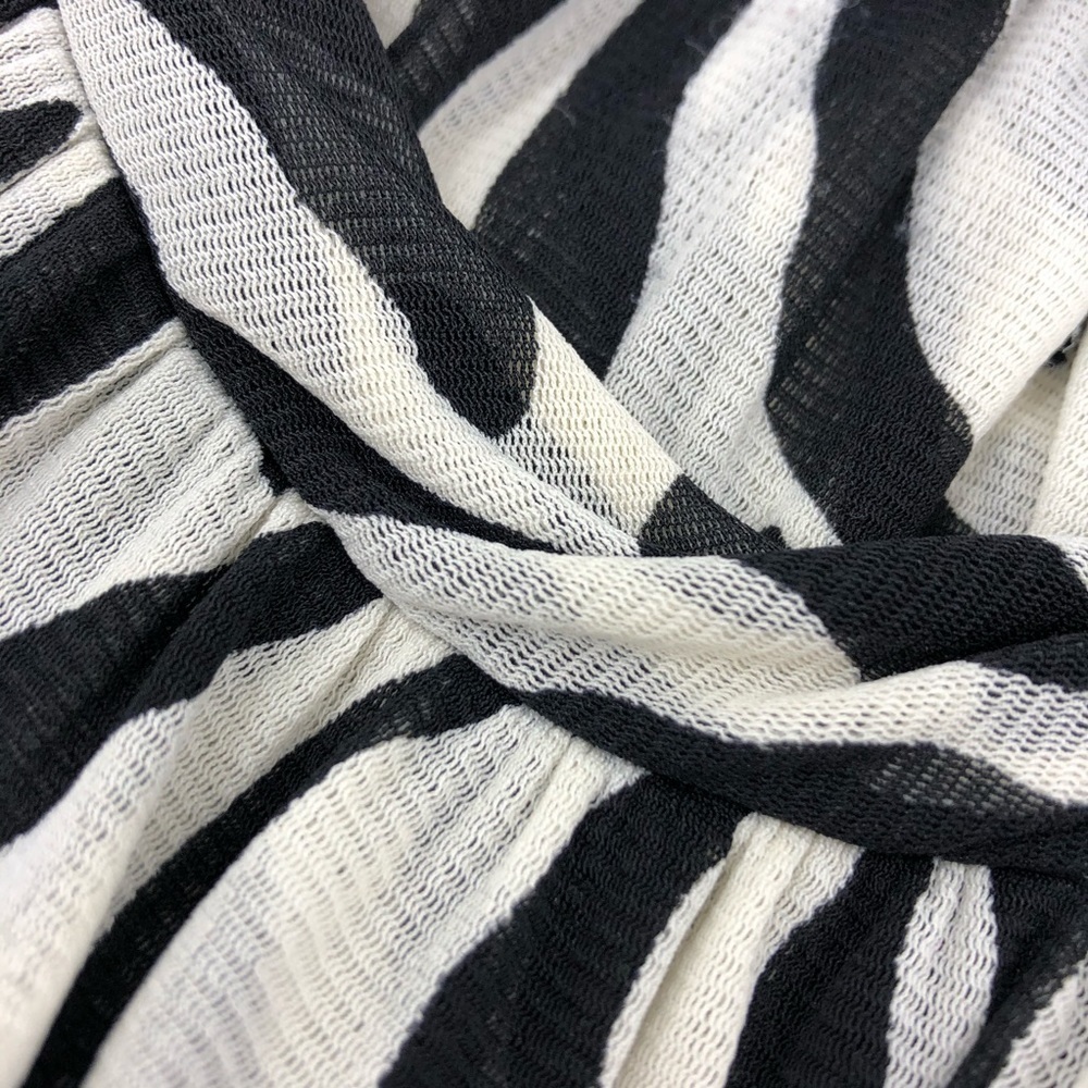 Relativity M Black White Zebra Animal Print Lightweight Simple Blouse RN# 69016 - Picture 6 of 9